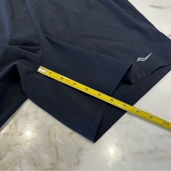 SAUCONY MEN'S OUTPACE 5" SHORT - Picture 6 of 9